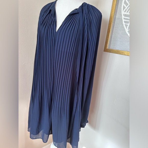 Classy mini pleated dress - Picture 5 of 6